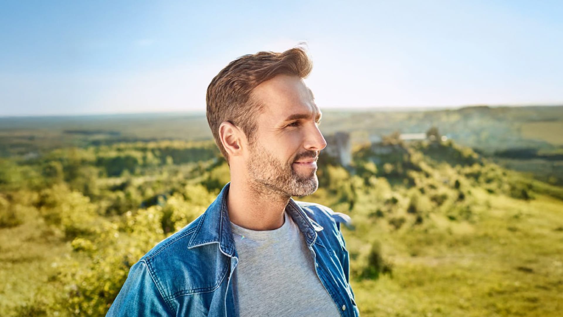 El sol también afecta a tu cabello: protégete desde la raíz